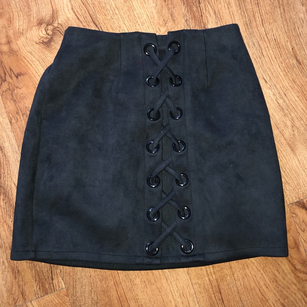 Windsor store - black suede skirt- small - NWT